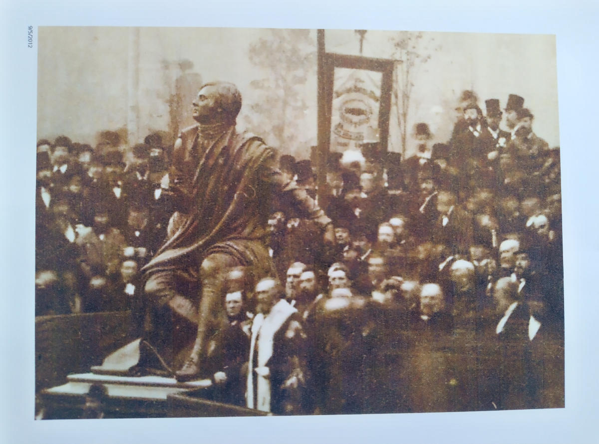 Sepia photograph of a huge crowd around the newly unveiled Burns statue, with the club banner raised behind
